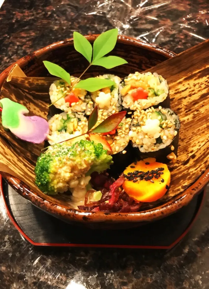 Snapdishの料理写真:テキトーな海苔巻き朝ごはん🐔。
酢飯の代わりにポン酢飯♪♪♪|💍ごはん🍚さん