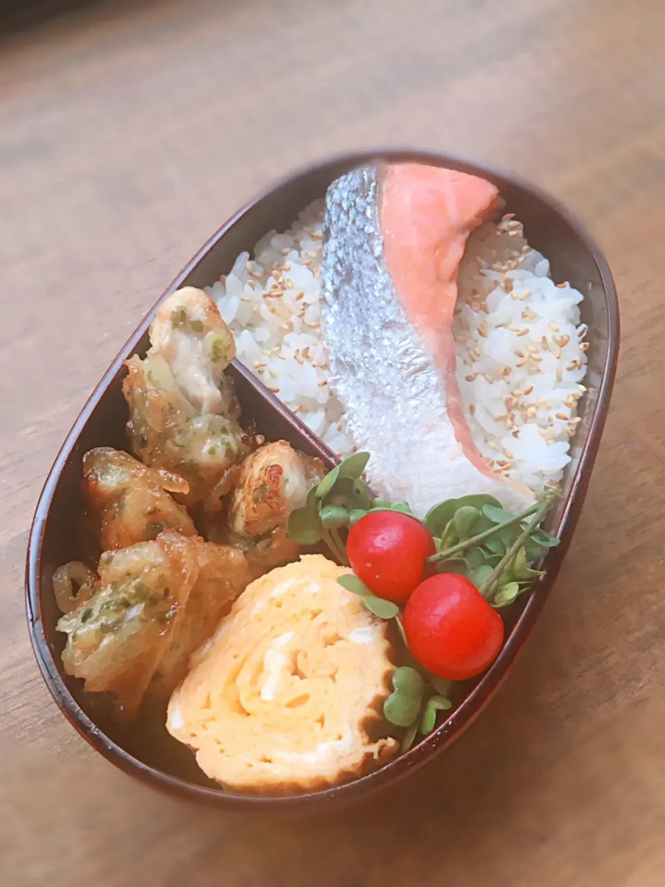 今日のお弁当
・茹でシャケ
・ササミの揚げ物
・玉子焼き
・ちっちゃなさくらんぼ|akiさん