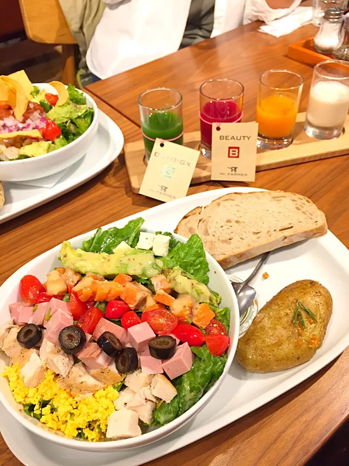 Cobb saladプレートランチとコールドプレスジュース@Mr.FARMER🥗💚🍹|K.Sさん