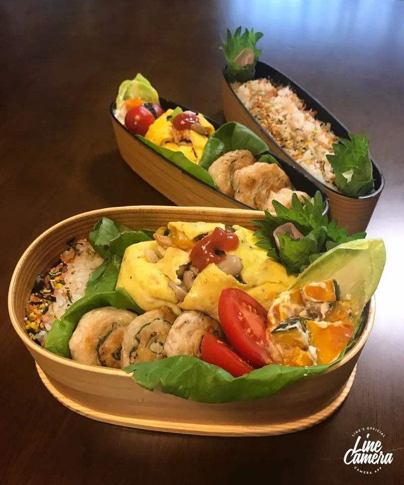 Snapdishの料理写真:今日の2人のお弁当🍱♪ 薄切りお肉でぐるぐる焼きとお野菜ゴロゴロオムレツ♪( ´▽｀)|とんちんさん