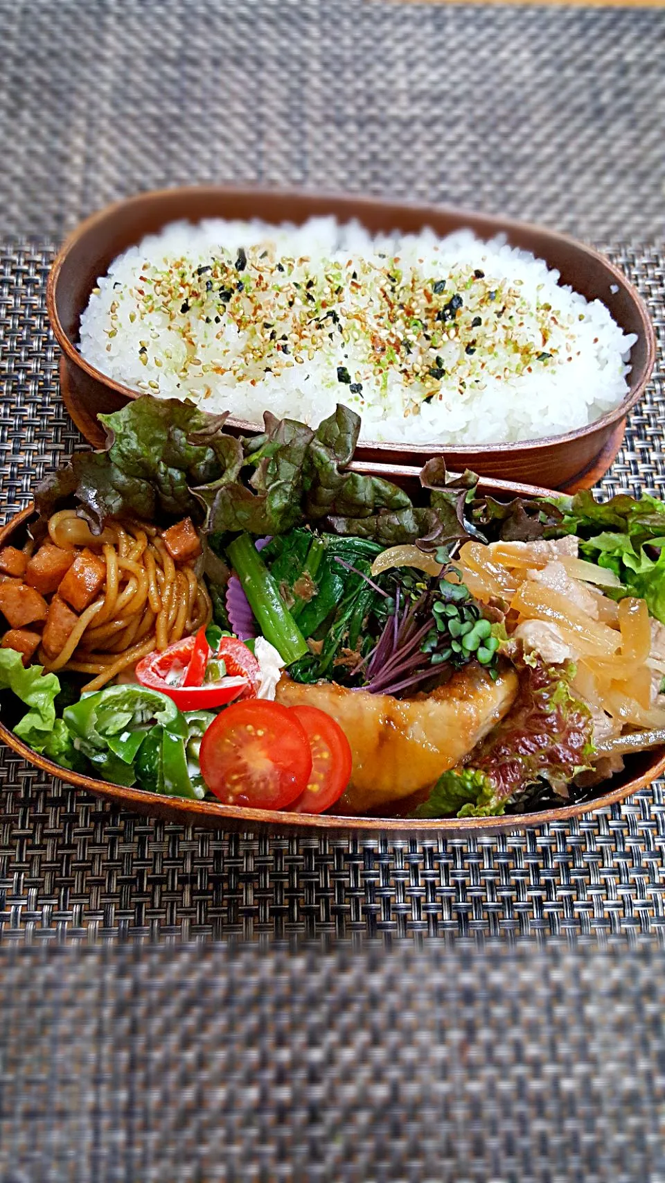 今日のお弁当🎵　しょうが焼き🐷🐷🐷🐷|クッキングオヤジさん