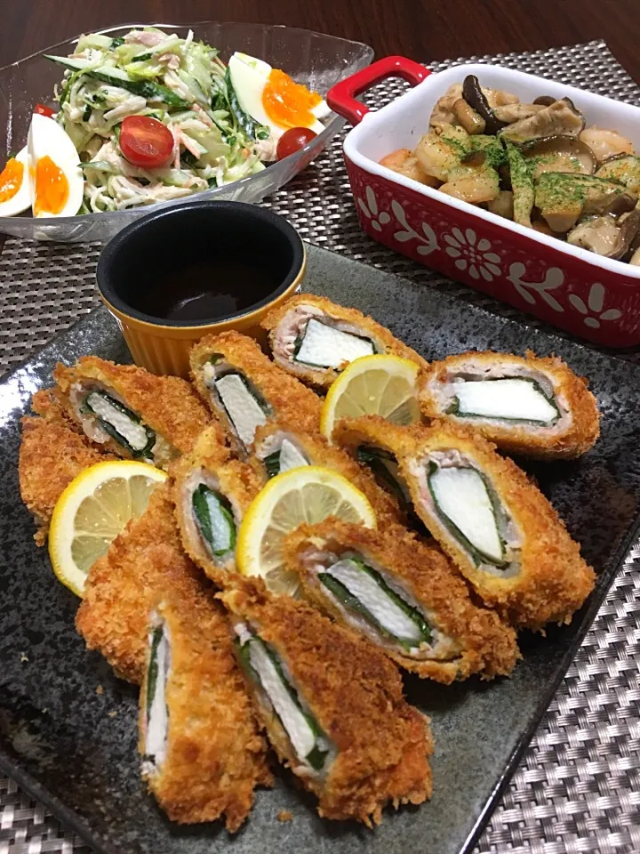 Snapdishの料理写真:山芋の紫蘇&豚肉巻きフライ
キノコとエビのアヒージョ
ツナと色々野菜のマヨ昆布サラダ|みっきーさん