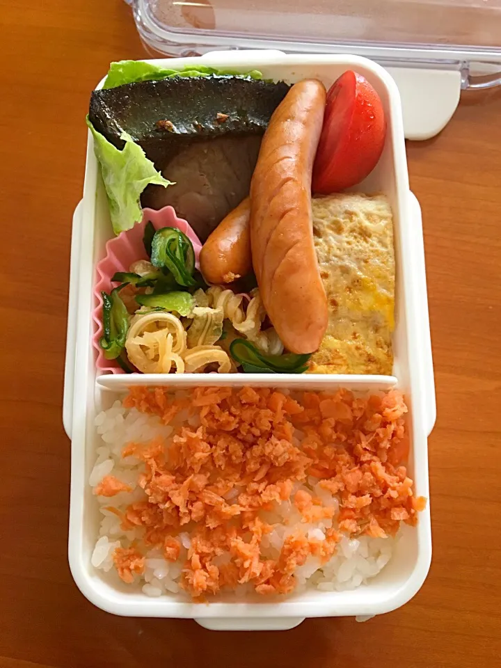 5月16日   お嬢弁当🎶
さわらの西京漬焼  ミミガーとキュウリの和え物  玉子焼き  ウィンナー  プチトマト‼️|みゆさん