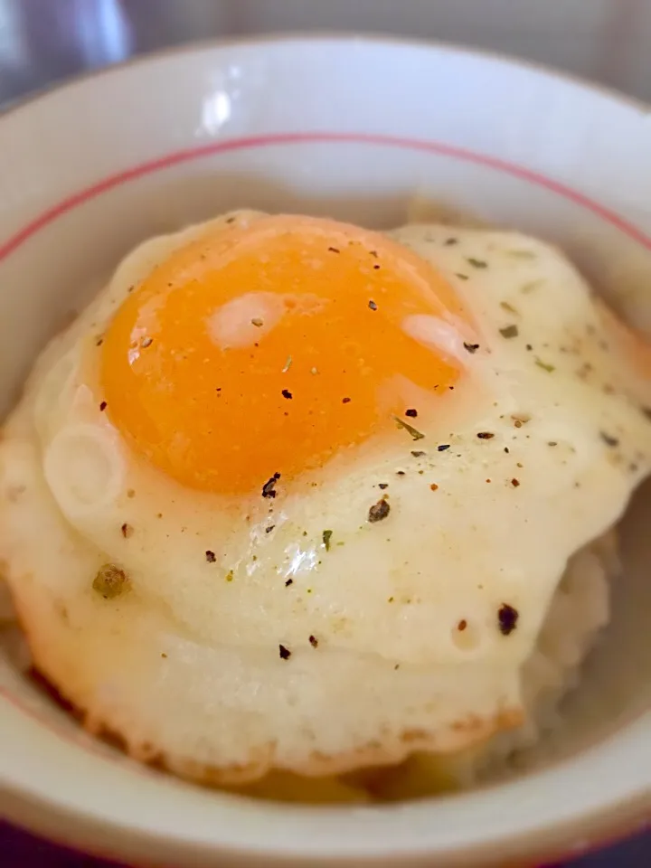 チーズ大量卵のせご飯|ゆいさん