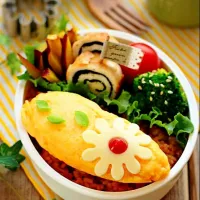 Snapdishの料理写真:新緑を眺めるピクニックに♪お花のオムレツ弁当|かゆのりさん