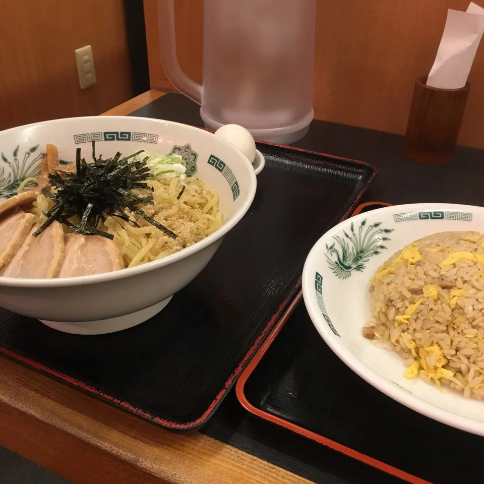 Snapdishの料理写真:汁なしラーメン大盛りとチャーハン|Hajime Sakaiさん