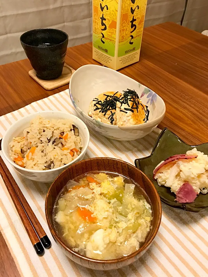 Snapdishの料理写真:お家ご飯
#豆腐ハンバーグ 
#即席炊込みご飯
#ポテトサラダ 
#中華風野菜スープ|ATSUMIさん