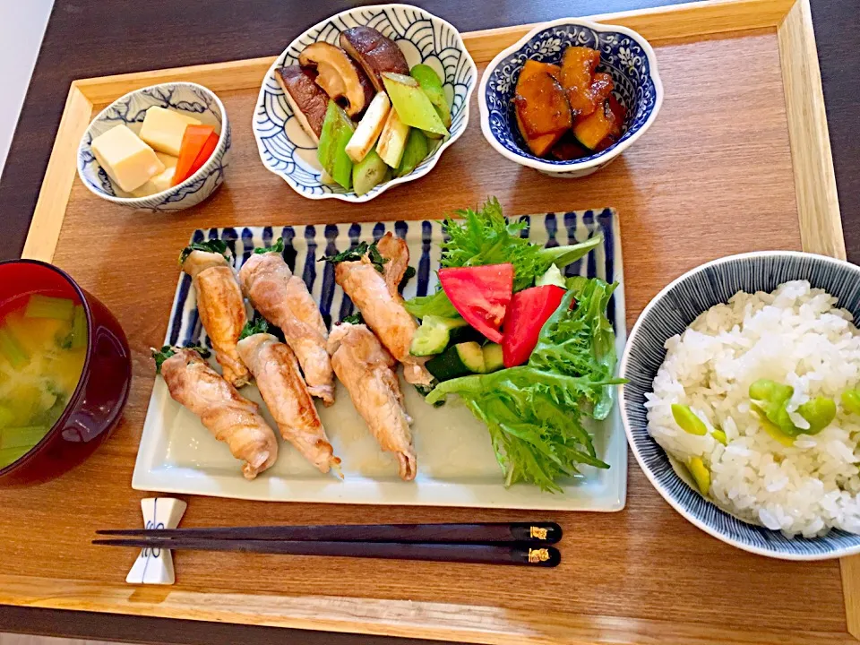 そら豆ごはん   カイワレの肉巻き   味噌汁   高野豆腐   白ネギと椎茸の炒め物   カボチャの甘辛炒め物|NAKATAさん