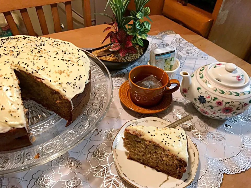 Banana cake with cream cheese frosting and white and black sesame seeds for toppings midnight snacks|Babyluv Cabrera Ocampoさん