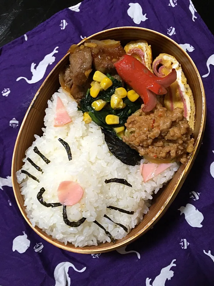 今日は我が家の もったり猫弁当













多摩市|にゃおさん