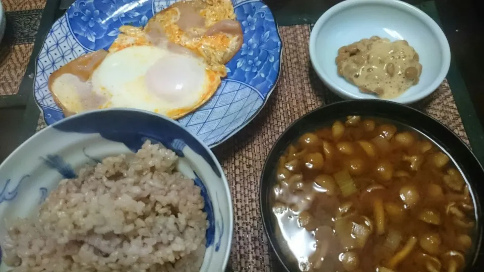 目玉焼き＆納豆＆なめこの味噌汁|まぐろさん