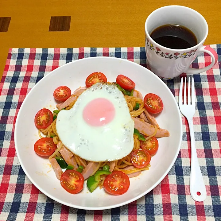 Snapdishの料理写真:パスタ🍝ではありません😆焼きそばの麺が残ってたので😊|amikaさん