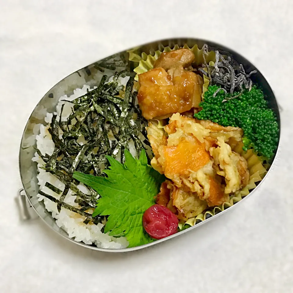 Snapdishの料理写真:海苔醤油ごはん
鶏のリンゴ酢照焼き
人参とゴボウのすり身揚げ
茹でブロッコリーの塩昆布添え
梅干し|Juneさん