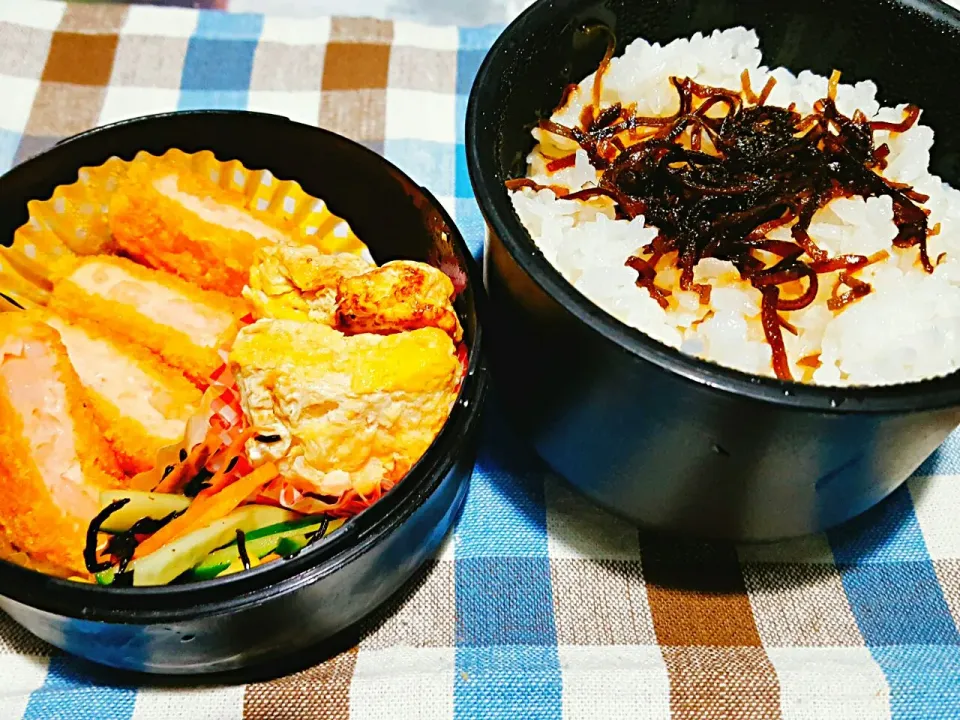 お弁当。エビカツとひじきサラダと出し巻き卵。|エリカさん