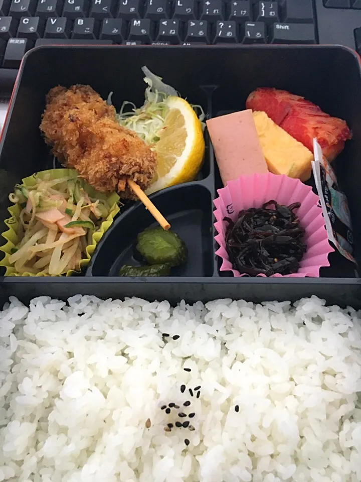 Snapdishの料理写真:ワンコイン弁当
冷凍食品無しだから
嬉しいのよね🎶|Miekoさん