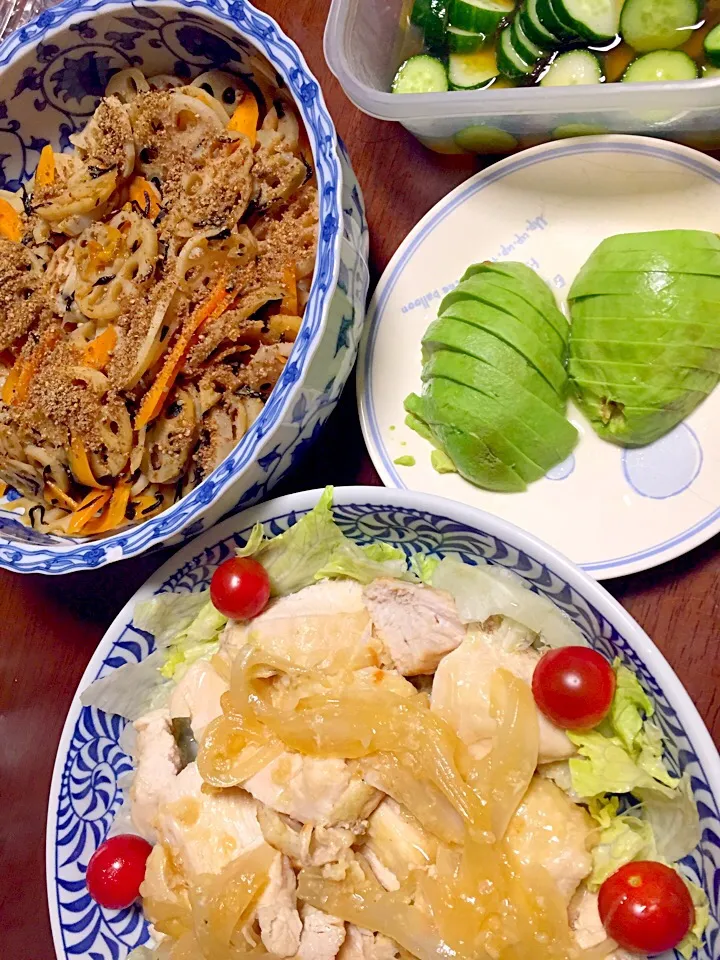 Snapdishの料理写真:蓮根のキンピラ   塩麹漬け鶏肉焼き  アボカドわさび   胡瓜🥒の昆布ポン酢漬け|掛谷節子さん