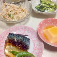 Snapdishの料理写真:鯖の塩焼き。ひじきオムレツ。大根サラダ。卵豆腐|あやにん食堂さん