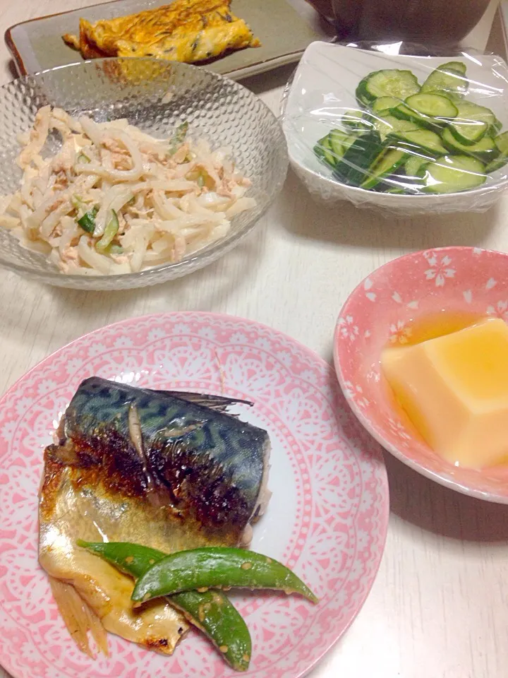 Snapdishの料理写真:鯖の塩焼き。ひじきオムレツ。大根サラダ。卵豆腐|あやにん食堂さん