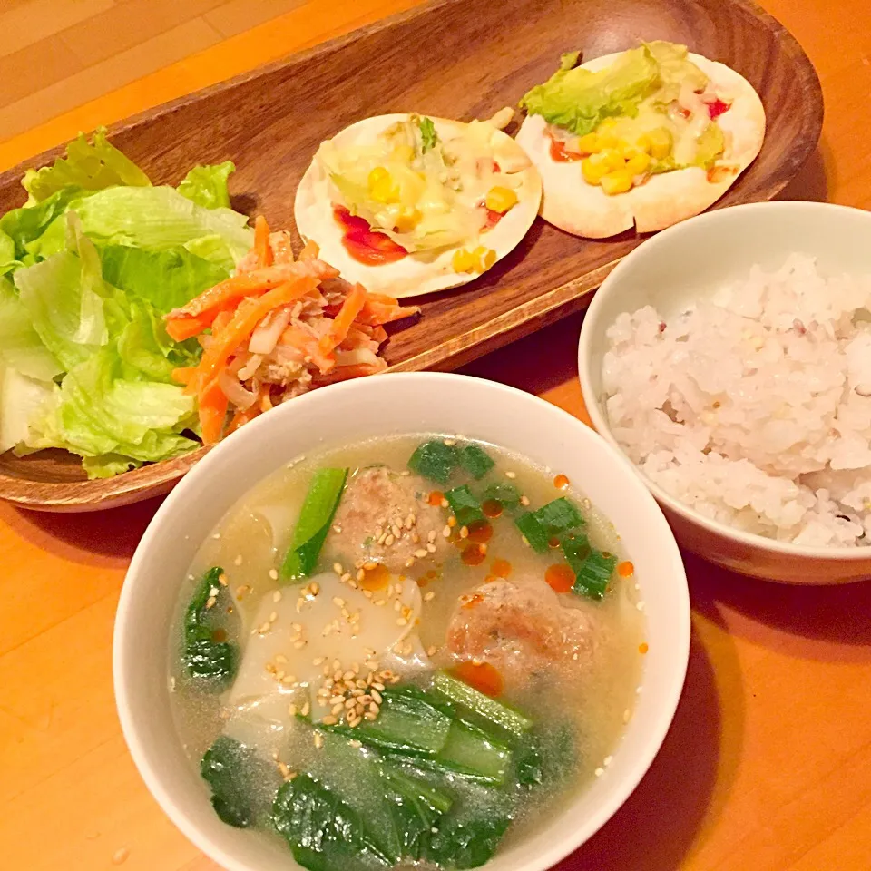 餃子の皮使い切りレシピ。肉団子でワンタン風中華スープ、ピザ風|harukaさん