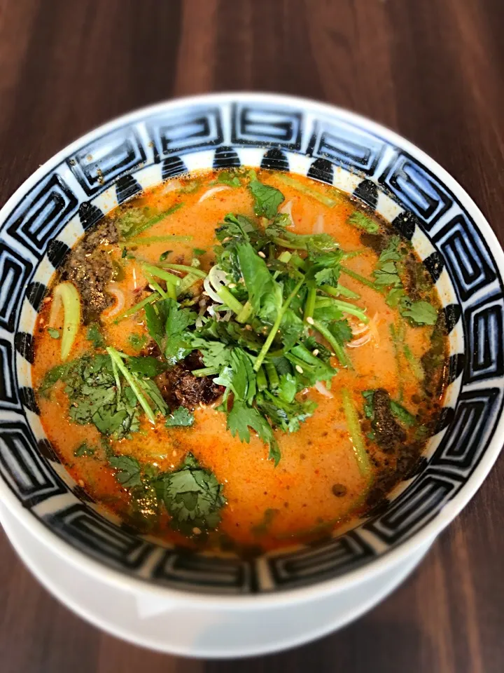 青山椒パクチー担々麺。もっと山椒の味がほしいよー！|リュカさん