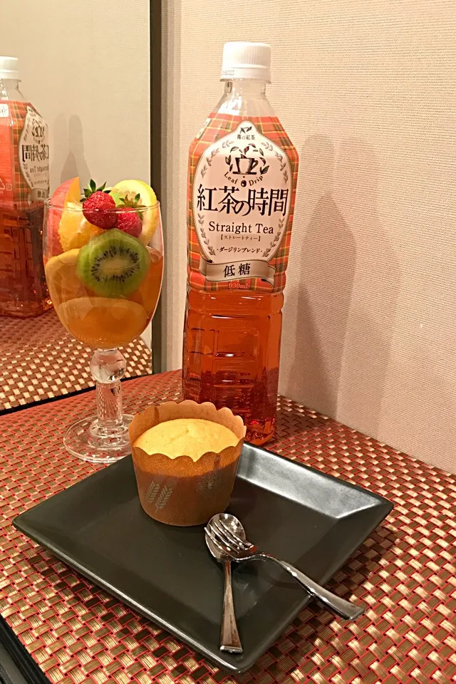 Snapdishの料理写真:#紅茶の時間 ストレートティー ダージリンブレンド を使って #紅茶のマフィン #フルーツティー|n_nさん