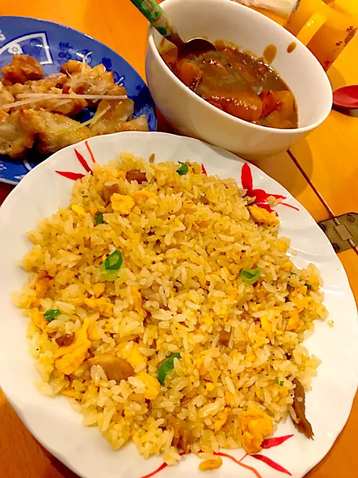 卵と焼豚チャーハン  葱塩ダレのチキンソテー   ベーコンと野菜のカレー🍛🍴  麦茶|ch＊K*∀o(^^*)♪さん