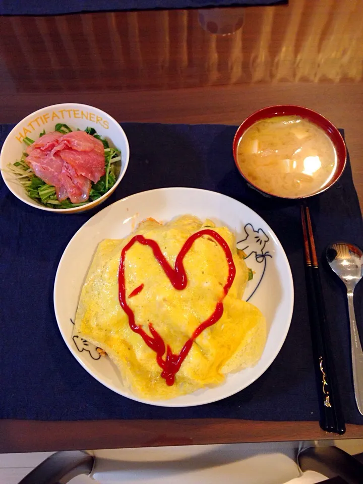 ❤️のオムライス
水菜と生ハムのサラダ
豆腐とネギの味噌汁|りりこさん