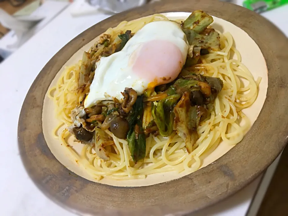 Snapdishの料理写真:レタスとしめじのビーフシチュー味のパスタ|カジータさん