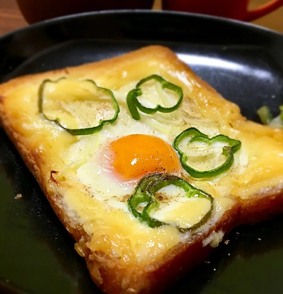 単身赴任の朝ごはん🌄☀️
目玉トースト🍳🍞
ワカメと玉ねぎの味噌汁
野沢菜漬|ぽんたさん