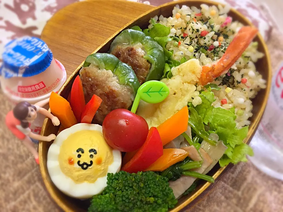 Snapdishの料理写真:玄米ご飯&ピーマンの肉詰め&カニ天ぷら&ユッキーゆで玉子&レンコンとほうれん草のペペロン炒め&ブロッコリー&わさび菜&プチトマトのダーリンお弁当♪

#弁当 #フチ子 #デコ玉子|桃実さん