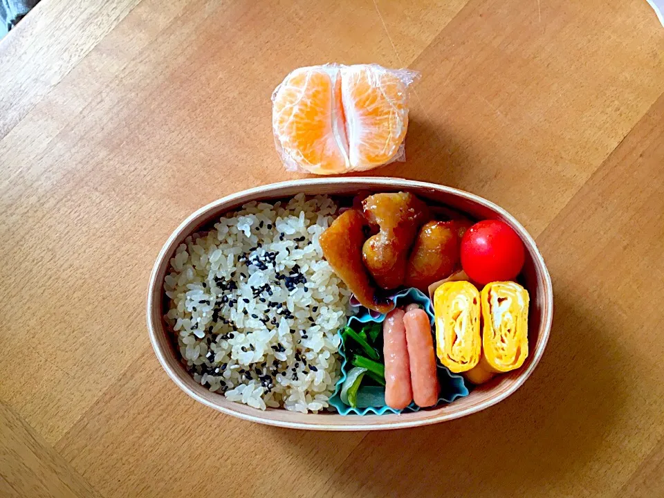 Snapdishの料理写真:今日のお弁当#鶏の照り焼き#タマゴ焼#ほうれん草のソテー#ポークビッツ#デコポン|ぴのさん