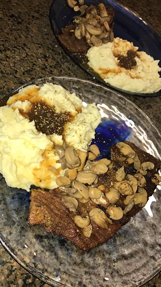 Teriyaki steak with mushrooms & homemade mash potatoes|Tawanjaさん