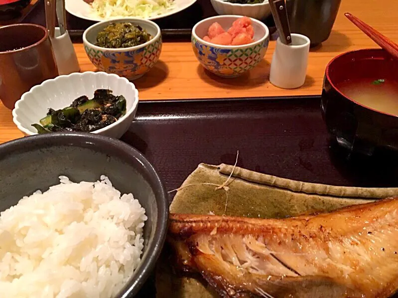 やまやの日替わり定食
明太、辛子高菜が食べ放題|コージ💫さん