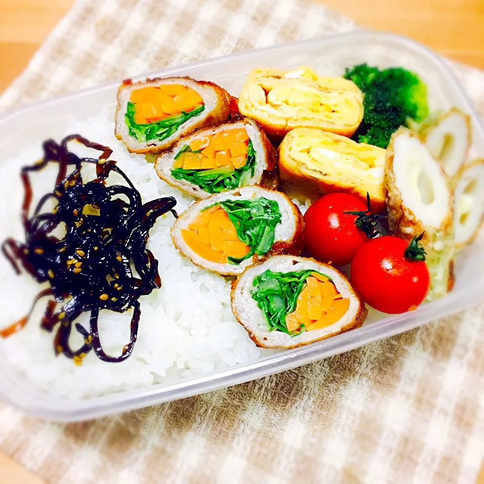 お弁当🍱
#キャベツとにんじんの肉巻き#チーズ入り磯辺揚げ#卵焼き|ayumiさん