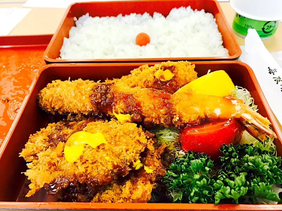 Snapdishの料理写真:ミックスフライ弁当|Food is lifeさん