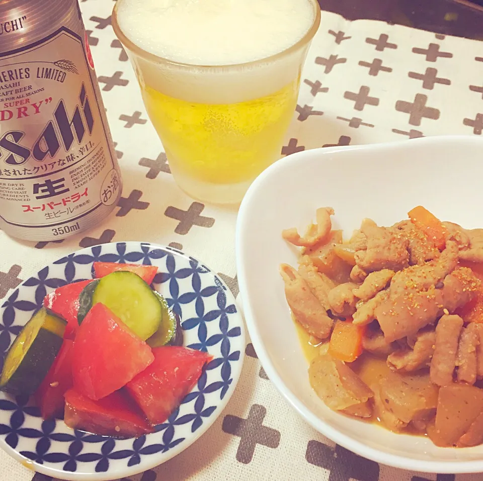 今日のおつまみ✨
#モツ煮込み #トマトときゅうりの和え物#ビール #晩酌|じんさんさん