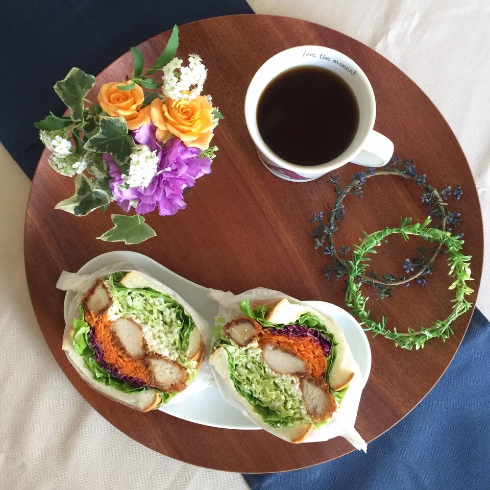 Snapdishの料理写真:5/18❤︎甘辛から揚げ&カッテージチーズお野菜たっぷりサンド❤︎|Makinsさん