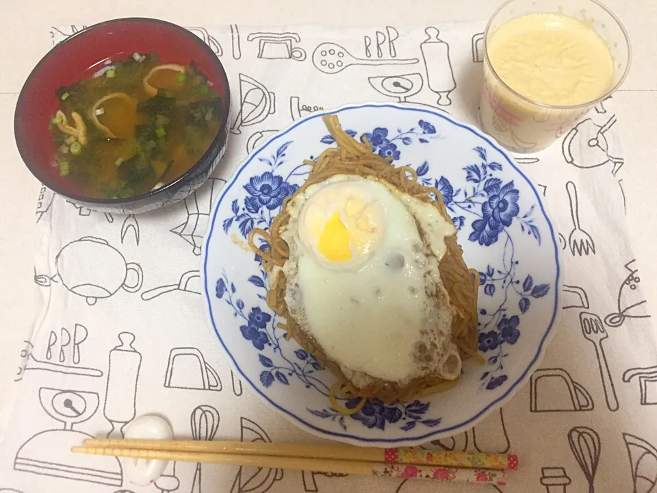 #焼きそば目玉焼き #味噌汁 #手作りプリン|ゆかさん