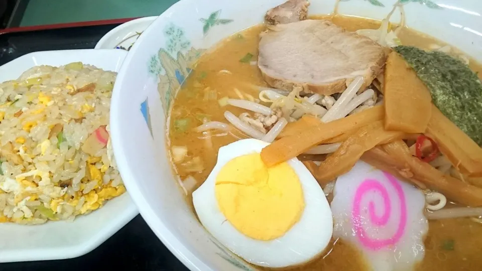 支那そば 大陸 の 味噌ラーメン＋半チャーハン(セットメニュー) ＠赤羽岩淵、赤羽17063|大脇さん