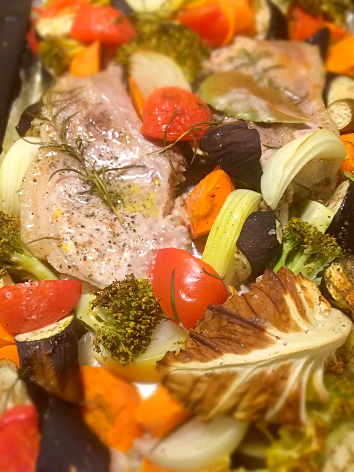 豚の骨つき肉の香草焼き|たけるさん