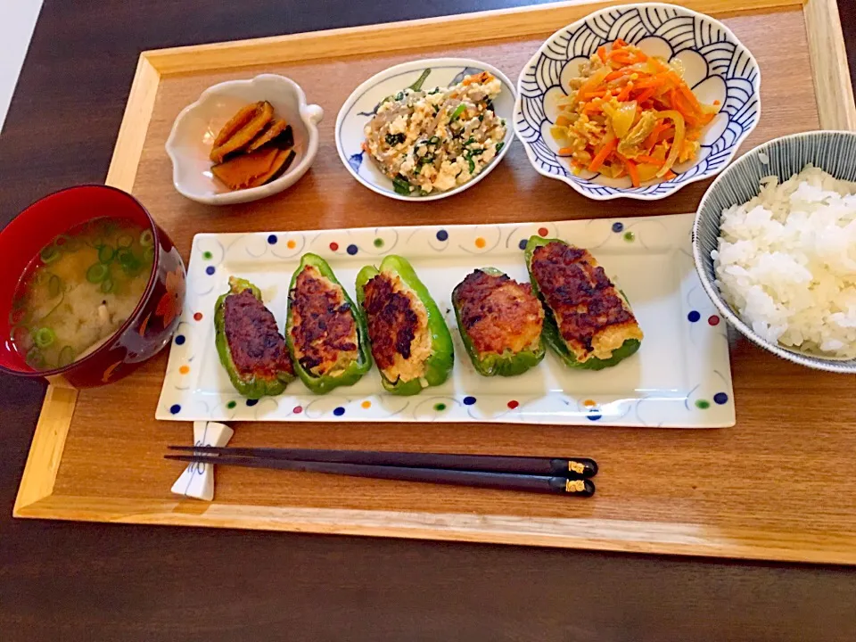 ピーマンの肉詰め   味噌汁   カボチャの甘辛炒め   春菊の白和え   にんじんしりしり|NAKATAさん