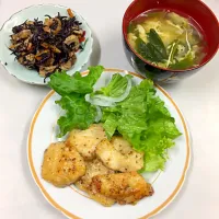 鶏胸肉のハニーマヨマスタード焼き🍗
ほうれん草と卵のスープ✨
ひじきの煮物|Emmaさん