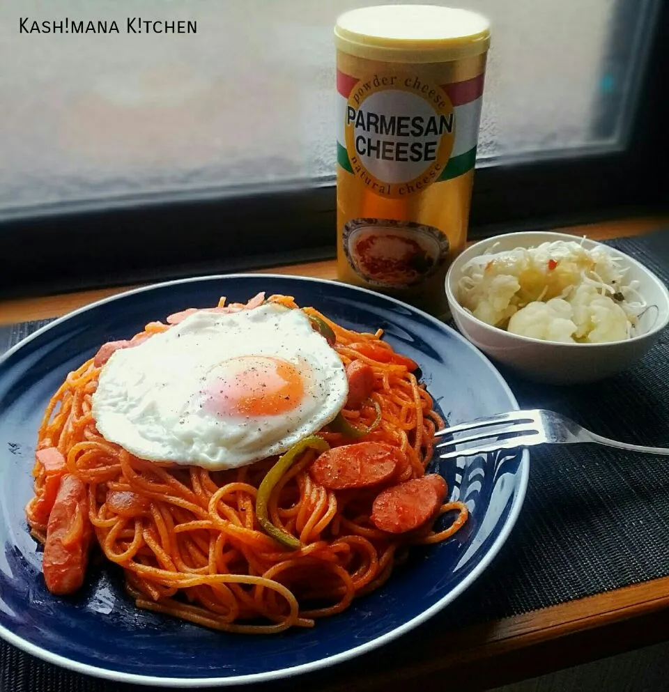 ナポリタンと目玉焼き🍝🍳
カリフラワーと千切りキャベツのサラダ🍴|Kashimanakitchenさん