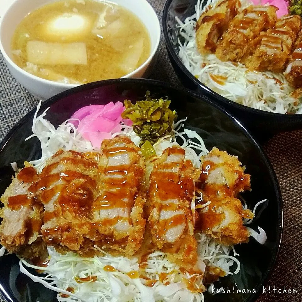 豚カツ丼(*˘🐽˘*).｡.:*♡
お弁当用に買った豚ロースだから小さかったかも😛卵の味噌漬け＆油揚げ＆豚肉のお味噌汁|Kashimanakitchenさん