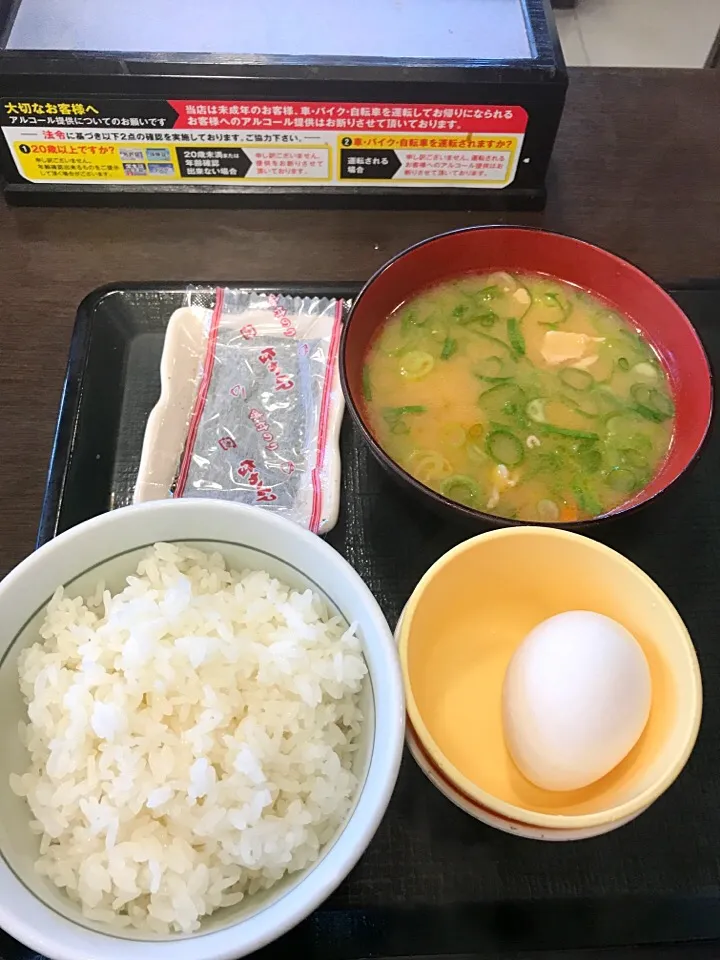 今朝はなか卯で￥280の質素な朝ごはん😊|shinozakiさん