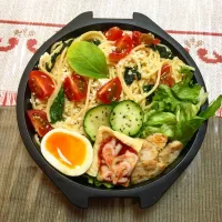 Snapdishの料理写真:和×伊弁当🇯🇵🇮🇹( - 豆腐とトマトの和風パスタ - グリルドハーブチキン - 桜エビの油揚げピザ - ズッキーニのオリーブオイル焼き - サラダ - 半熟卵)|Ayanniさん