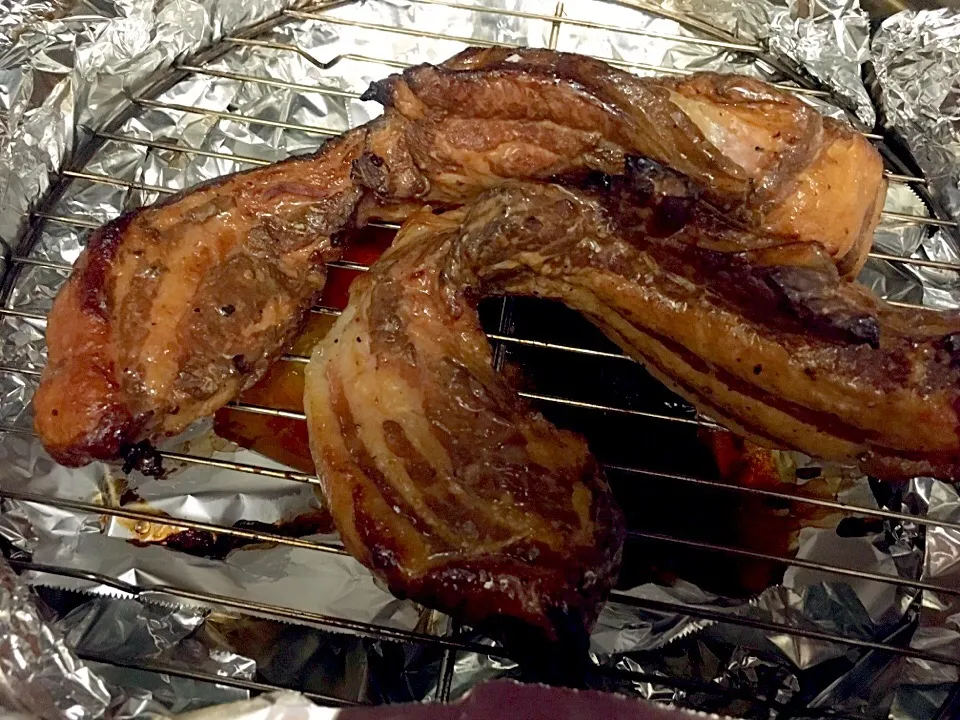 手作りベーコン🥓

今日も平田牧場の豚バラ肉を使って( ◠‿◠ )

かなり漬け込んでしまったから、しっかり味のはず。手作りだと無添加だよ！

お家で簡単燻製！できあがり❣️

#手作りベーコン #燻製|横井朱里さん