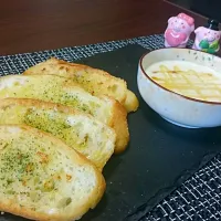 Snapdishの料理写真:ガーリックトースト|なっちょさん