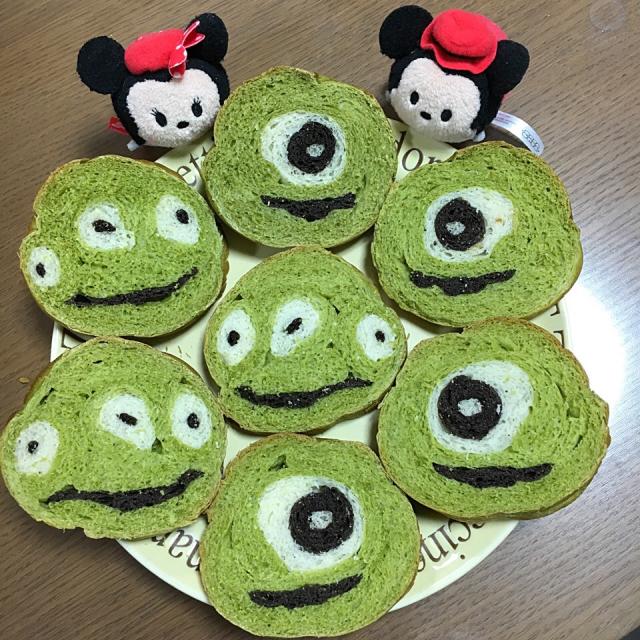 イラストパンリトルグリーンメンとマイクワゾースキーツムツム手作りパンおうちパンイラスト パンラウンド食パンラウンドパンキャラフードキャラパンラウンド型bakedキャラクターパンbreadworksディズニーパンリトルグリーンメン マイクマイクワゾースキー Izuyo Snapdish