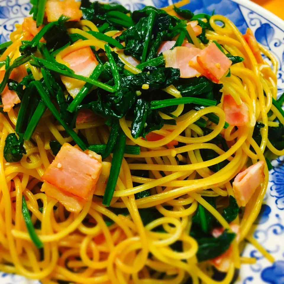 ほうれん草とベーコンの醤油パスタ🌼|はらぺっこさん